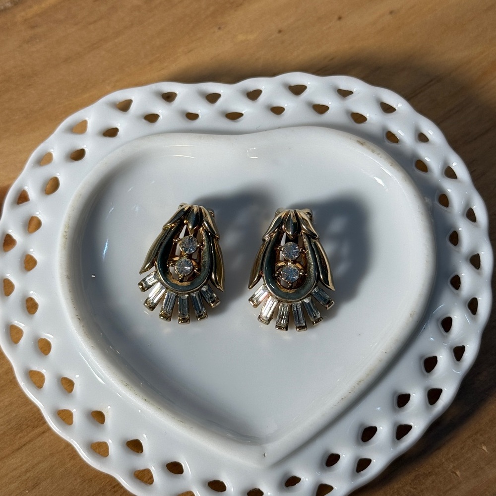 vintage Crown Trifari "Carousel" clip-on earrings gold-tone 1950s
